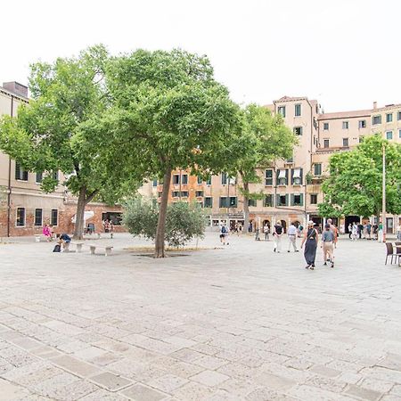 Ca' Leoncino - Venice Canal Front Apartment المظهر الخارجي الصورة