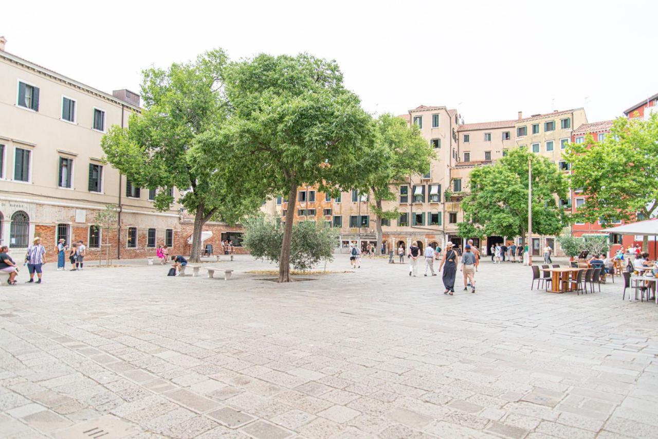 Ca' Leoncino - Venice Canal Front Apartment المظهر الخارجي الصورة
