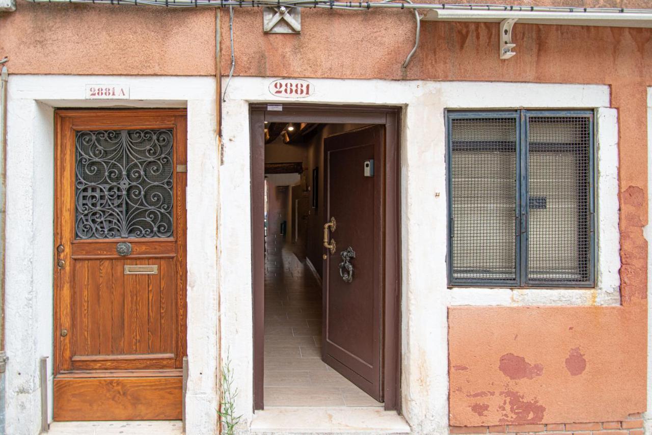 Ca' Leoncino - Venice Canal Front Apartment المظهر الخارجي الصورة