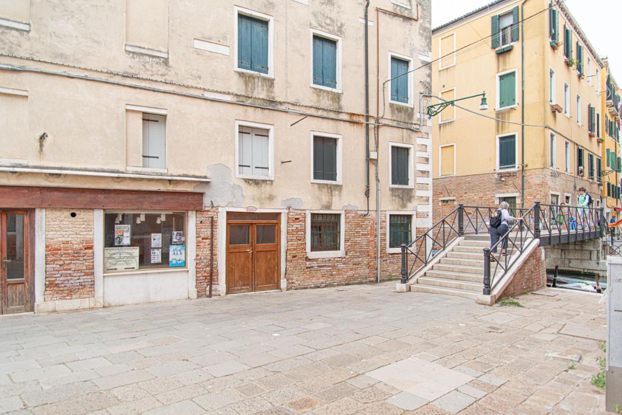 Ca' Leoncino - Venice Canal Front Apartment المظهر الخارجي الصورة