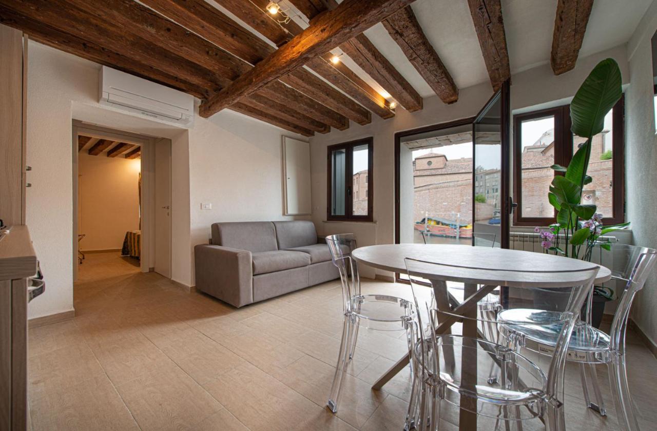 Ca' Leoncino - Venice Canal Front Apartment المظهر الخارجي الصورة